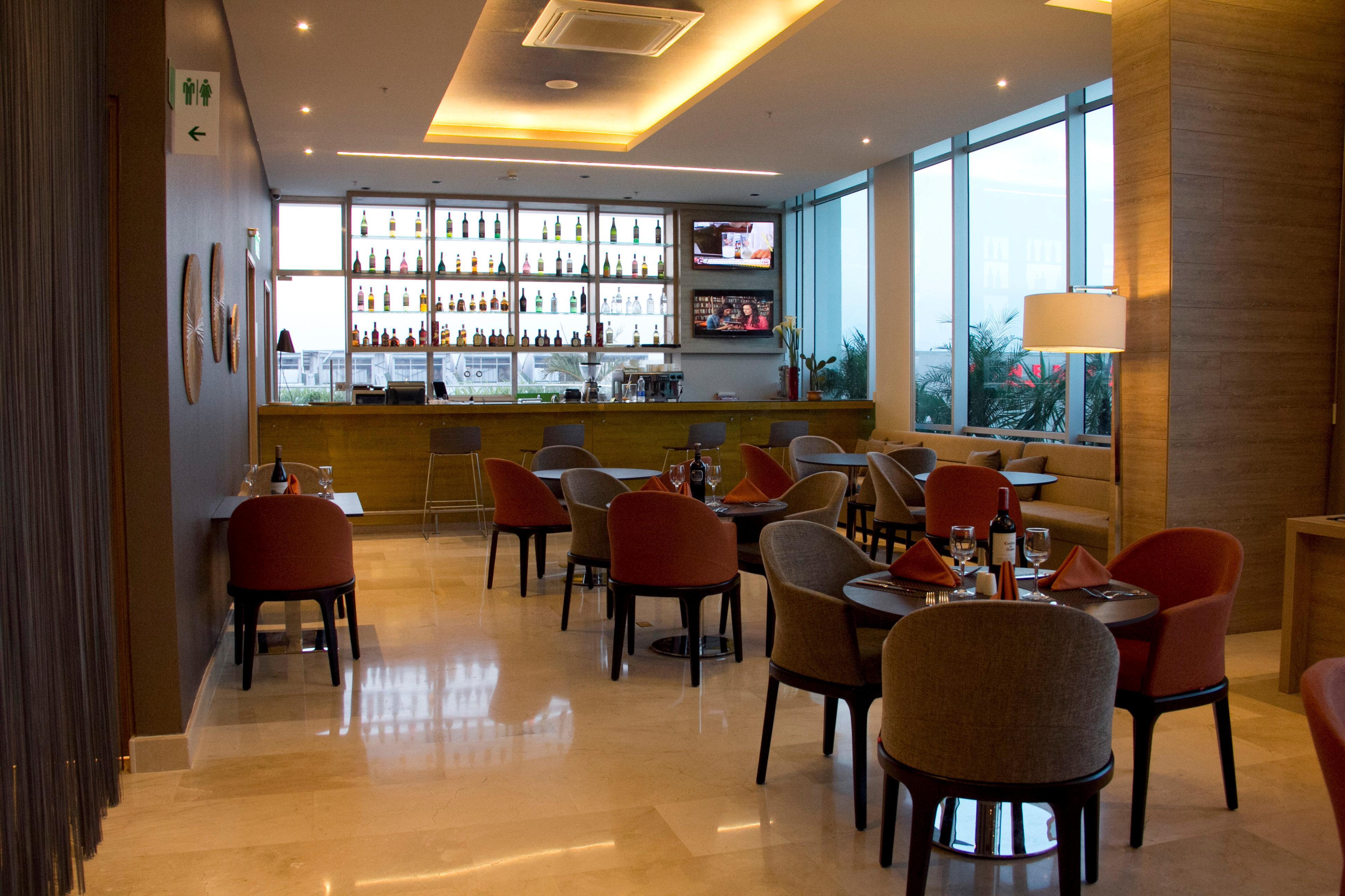 Holiday Inn Cucuta By Ihg Ngoại thất bức ảnh The lounge at the airport