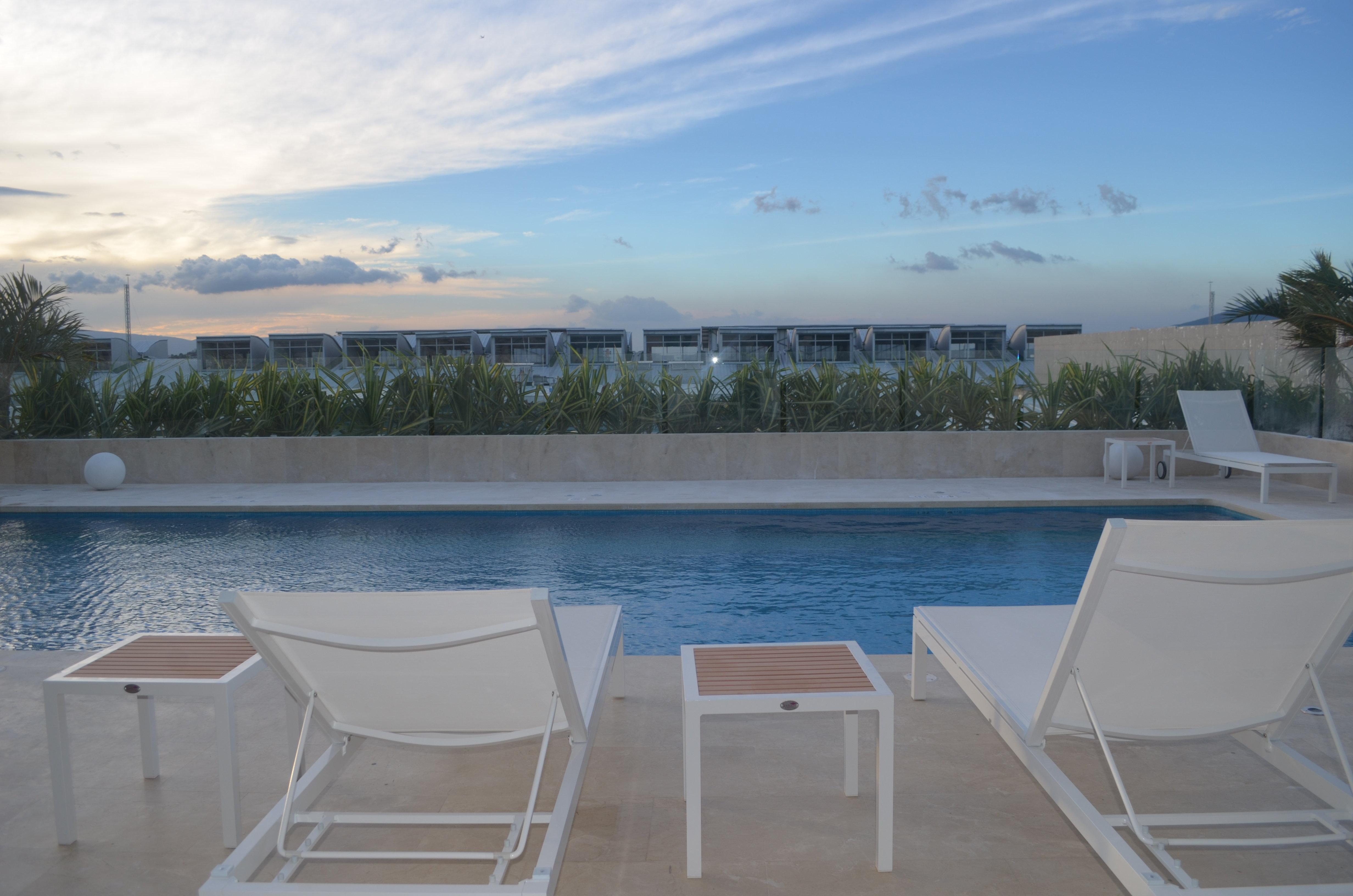 Holiday Inn Cucuta By Ihg Ngoại thất bức ảnh Rooftop pool at the Hotel
