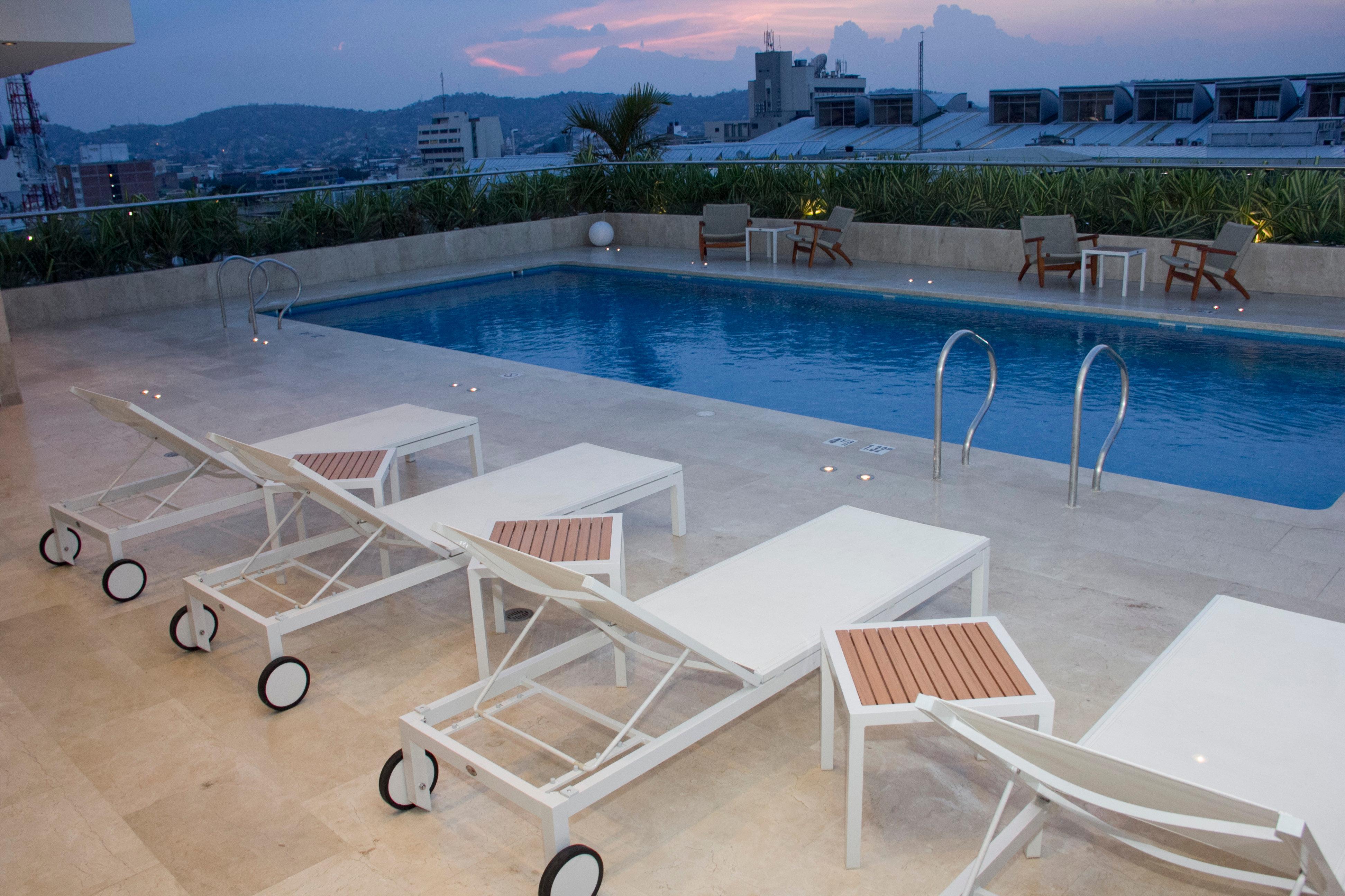 Holiday Inn Cucuta By Ihg Ngoại thất bức ảnh Rooftop pool