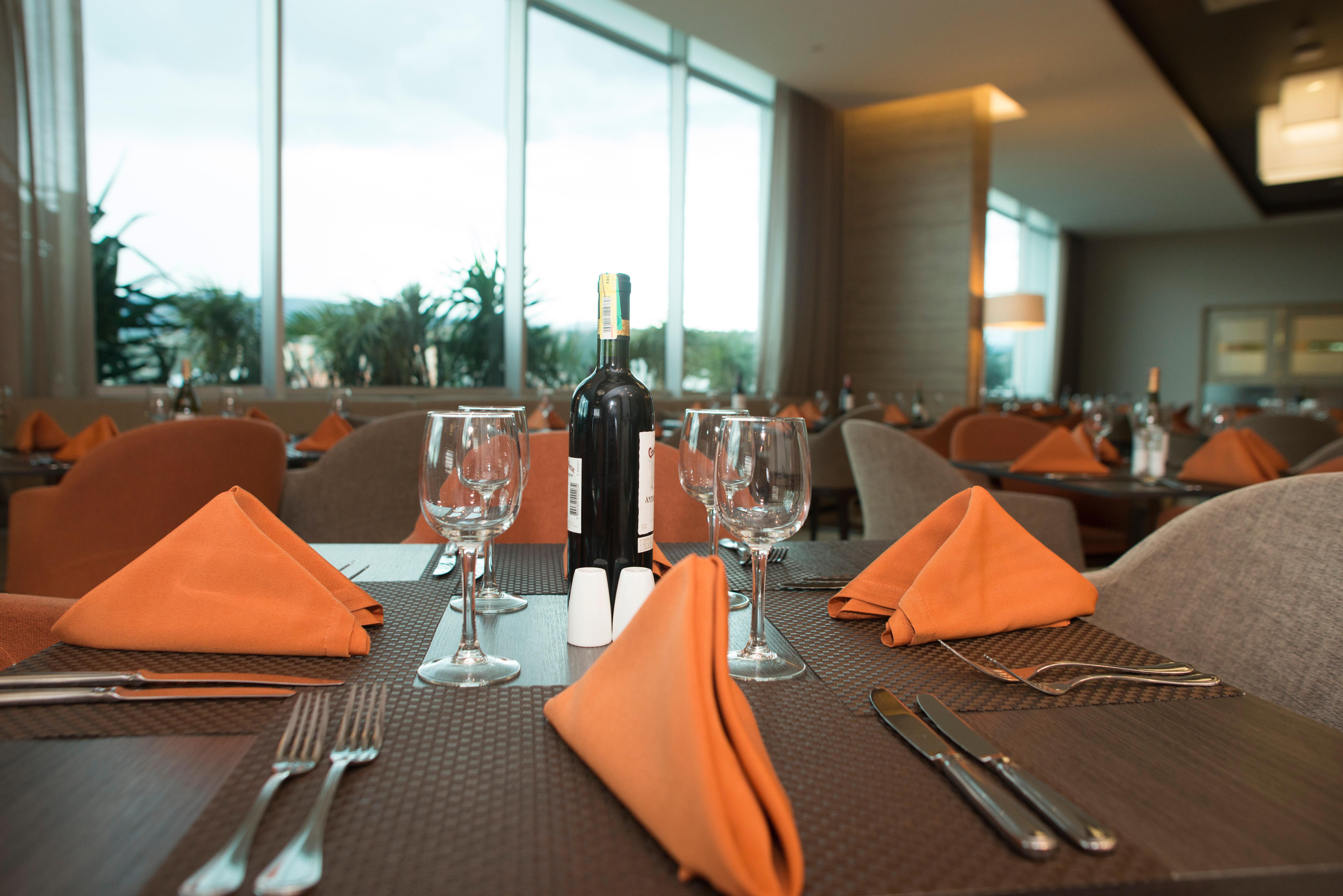 Holiday Inn Cucuta By Ihg Ngoại thất bức ảnh A table set for fine dining
