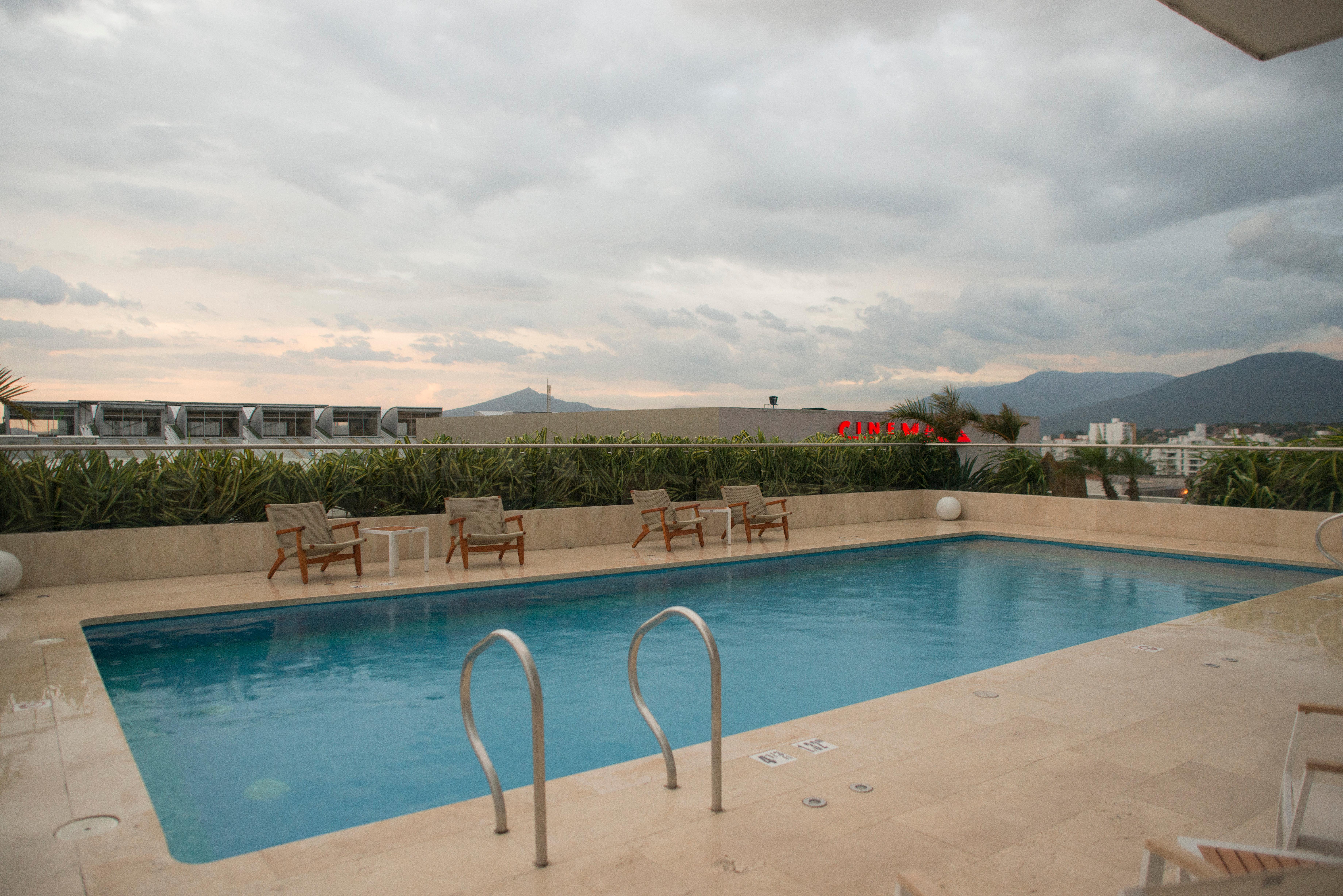 Holiday Inn Cucuta By Ihg Ngoại thất bức ảnh A rooftop pool in Athens, Greece