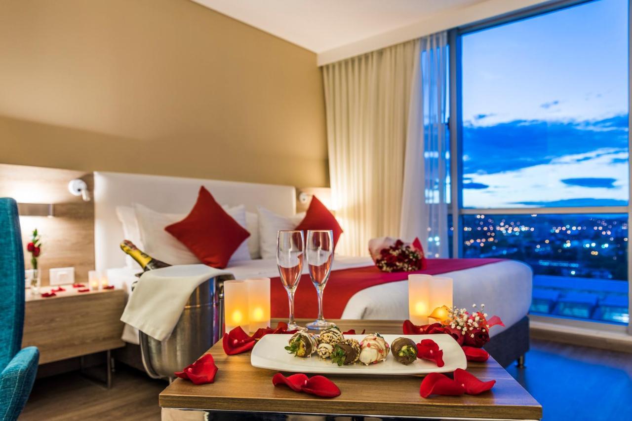 Holiday Inn Cucuta By Ihg Ngoại thất bức ảnh A suite at the hotel