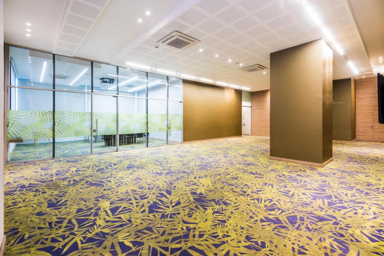 Holiday Inn Cucuta By Ihg Ngoại thất bức ảnh Carpet flooring