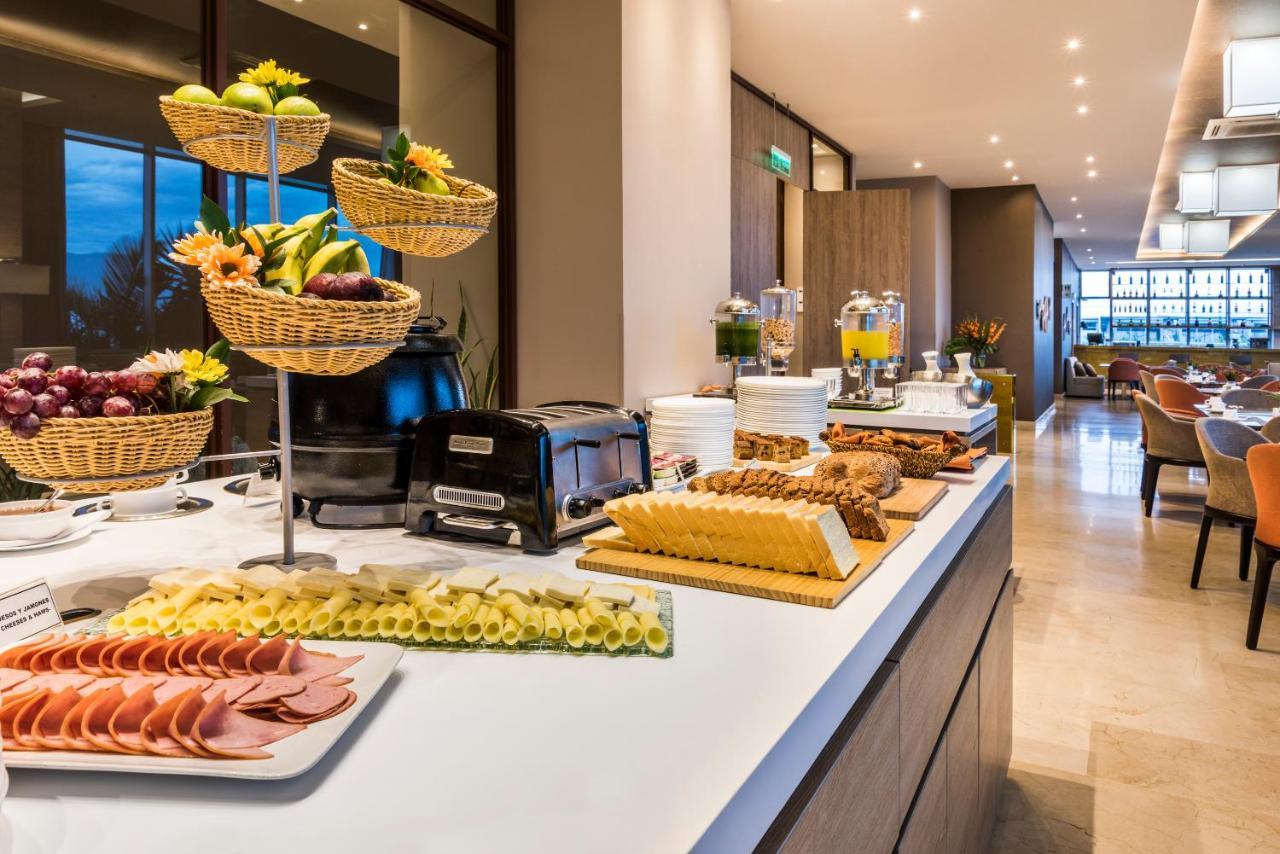 Holiday Inn Cucuta By Ihg Ngoại thất bức ảnh The lounge at the airport