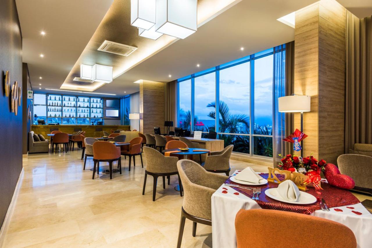 Holiday Inn Cucuta By Ihg Ngoại thất bức ảnh The Club Lounge at the 36th floor